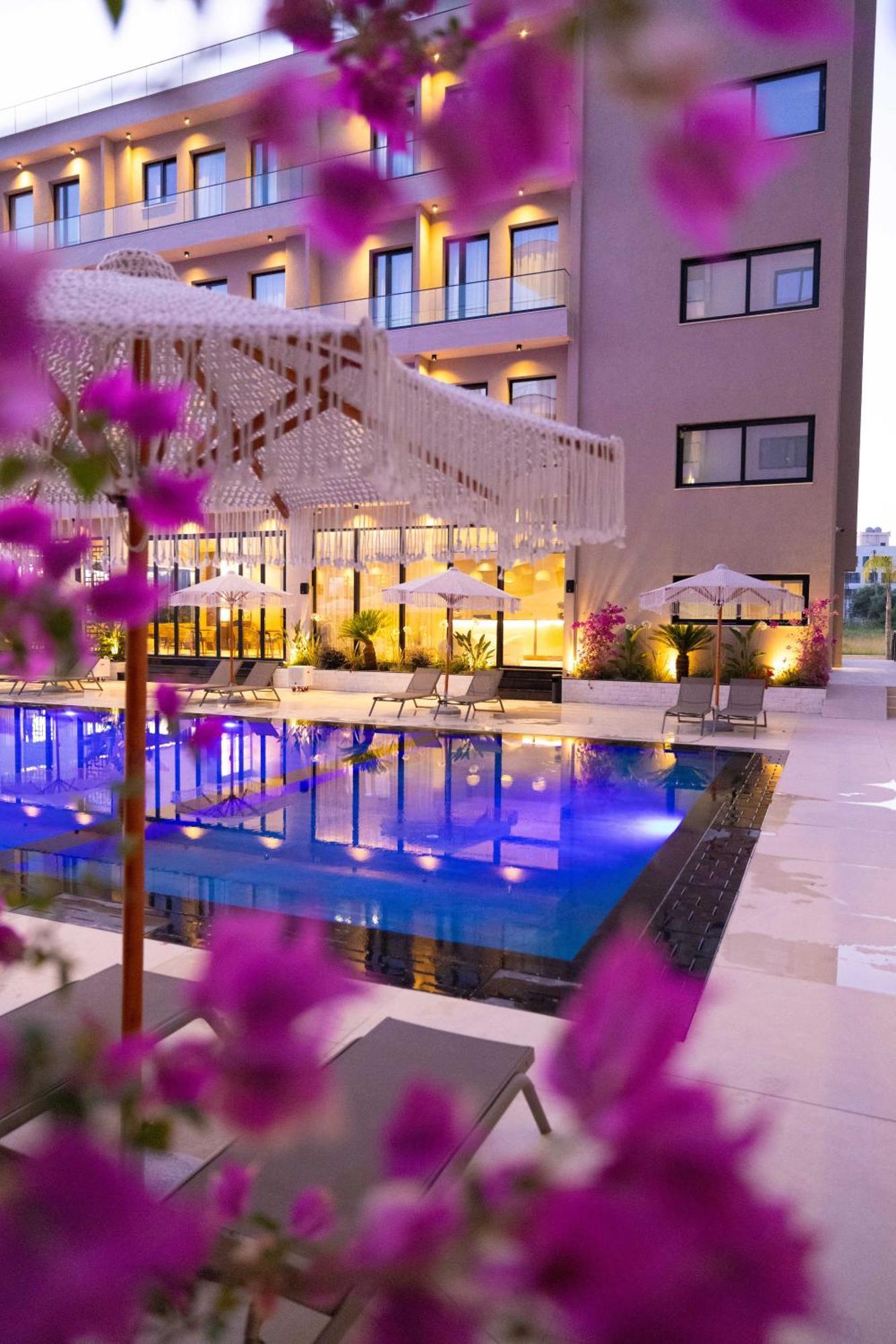 Tris3 Hotel Radhime Exterior photo